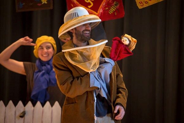 Jonathan Mirin and Laura Josephs perform during a Piti show, "To Bee or Not to Bee." Photo: Isaac Harrell.