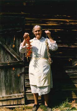 Nellie Kinsey holding a string of leather britches and red peppers, Kinsey Town, White County, GA, 1989. Photo: Maggie Holtzberg.