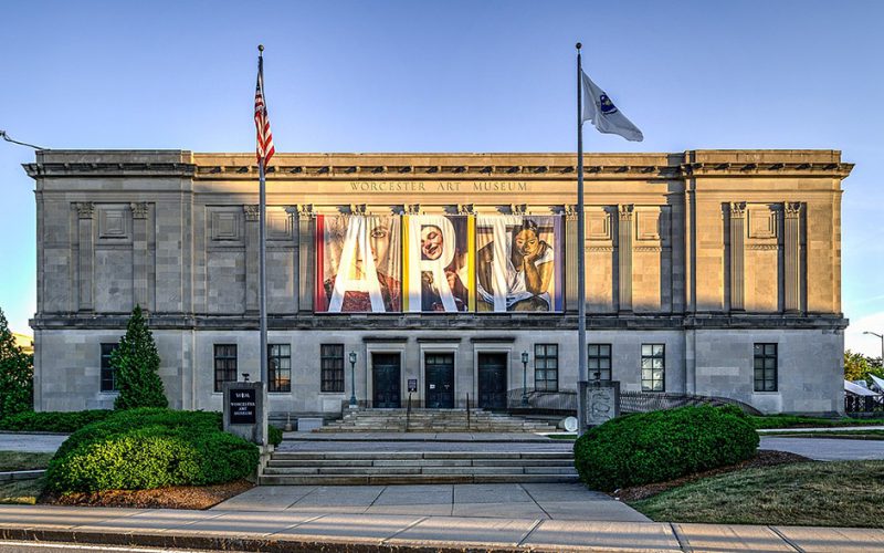 Front façade and entrance to the Worcester Art Museum